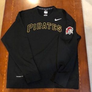Men’s Nike Pittsburgh Pirates sweatshirt.